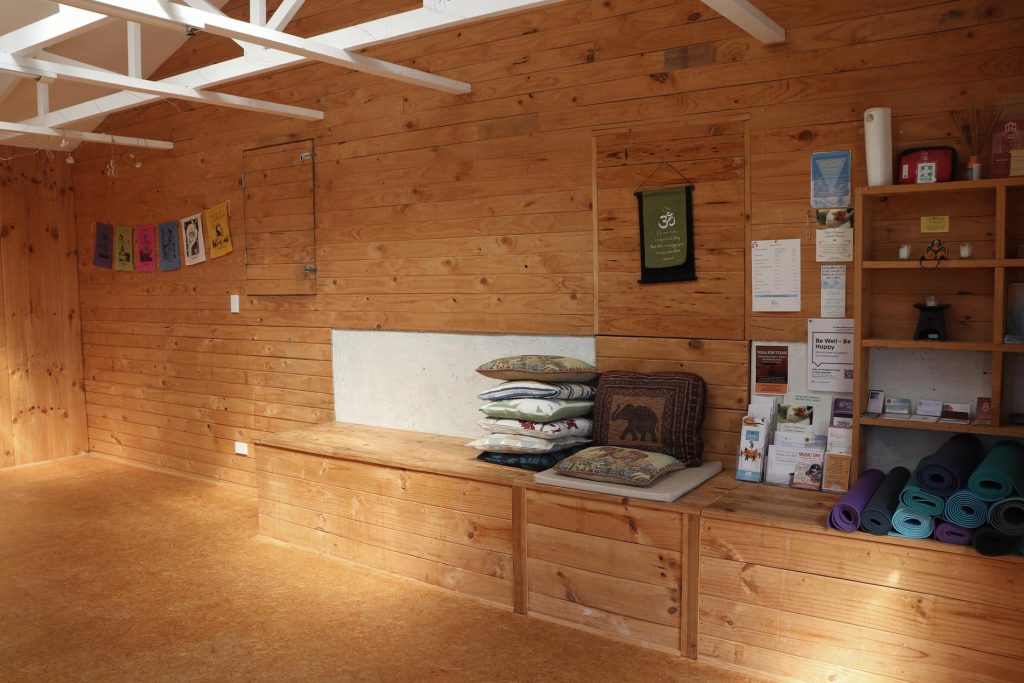 img-gallery-studio_01_ Wall of the yoga and meditation studio at Ruby Retreat